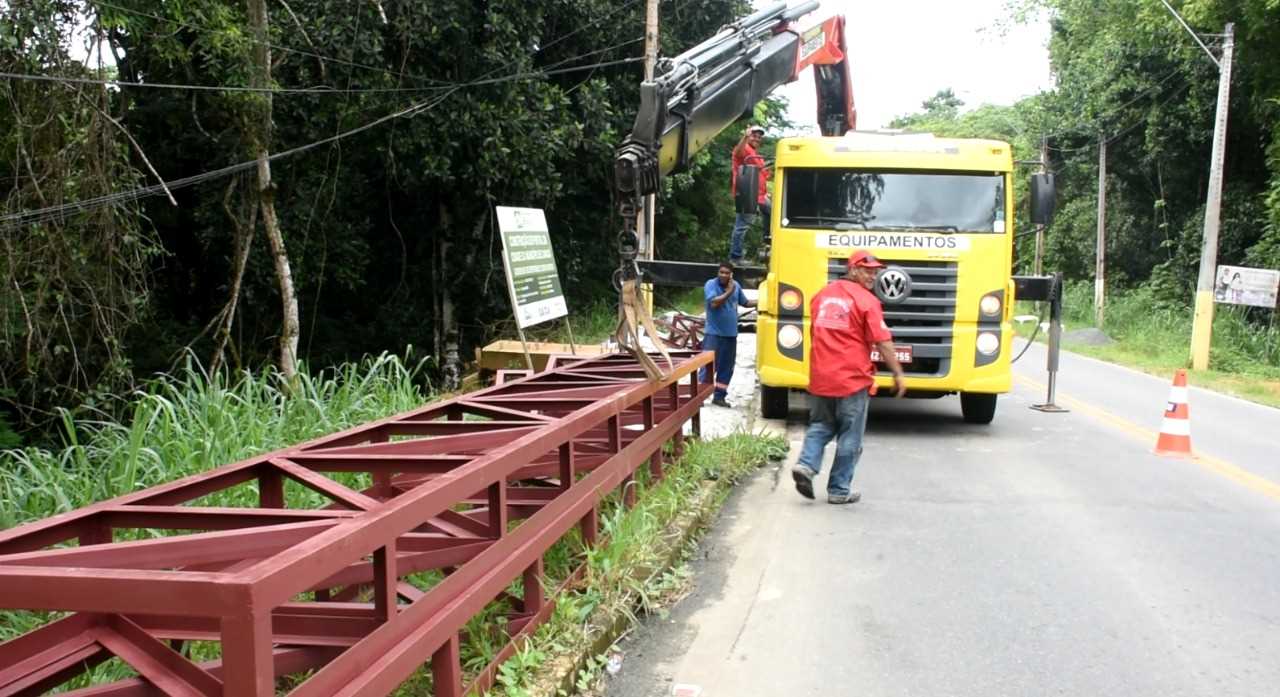 Camacã: Prefeito Paulo do Gás acompanha mais uma etapa da instalação do Portal na entrada da cidade
